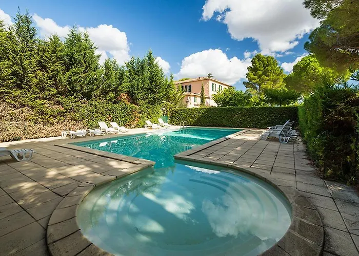 Pézenas Avec Terrasse Et Jardin 1 Et 1 Mezzanine Au Coeur D'un Domaine Avec 2 Piscines
